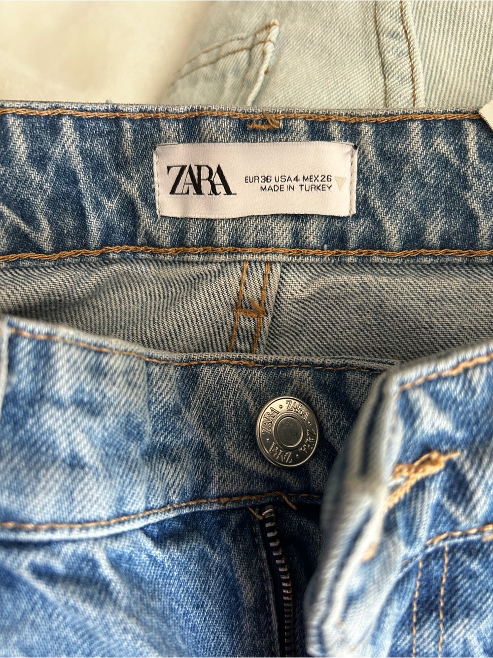 Zara high waisted wide leg raw hem jeans size 4